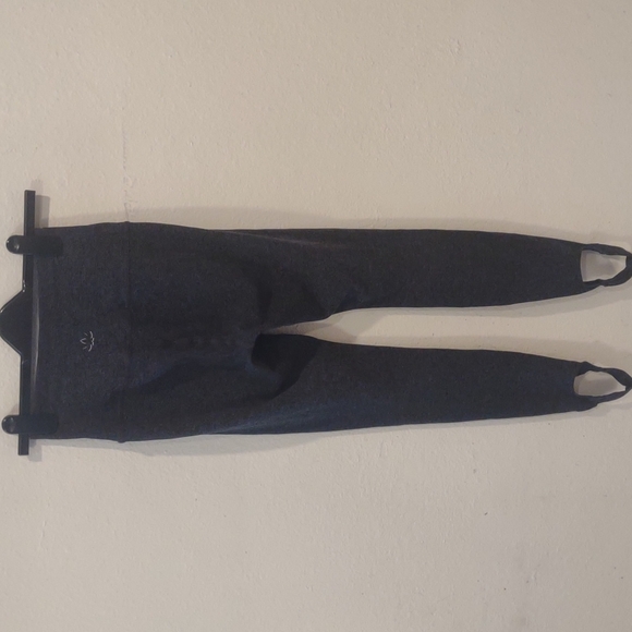 Beyond yoga pants - Picture 3 of 4